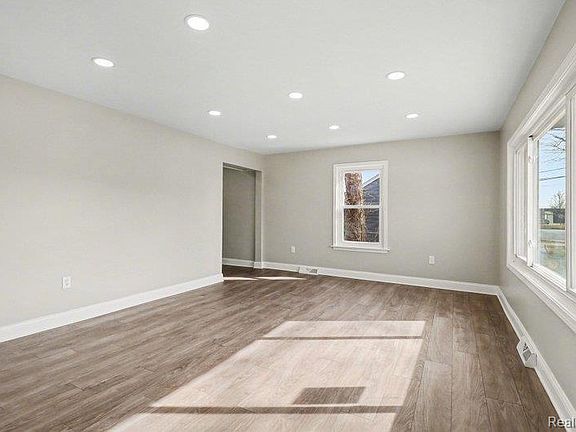 2nd image of 3329 Filbert St