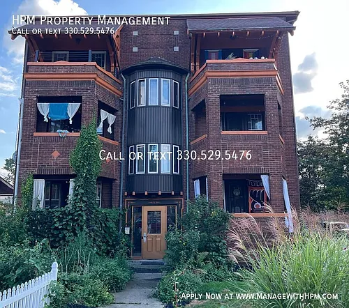 798 W Market St Photo 1