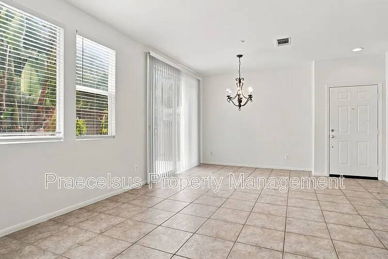 3 bed, 2.5 bath, 1550 sqft, $3,795 — Photo 3
