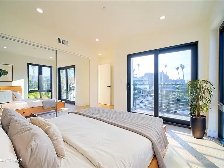 616 N Mariposa Ave — Photo 14