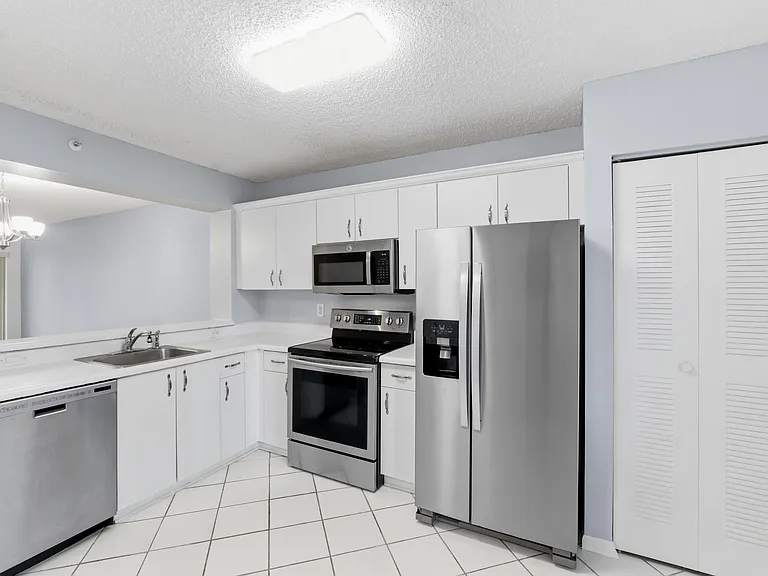 9511 Weldon Cir #G207 — Photo 4