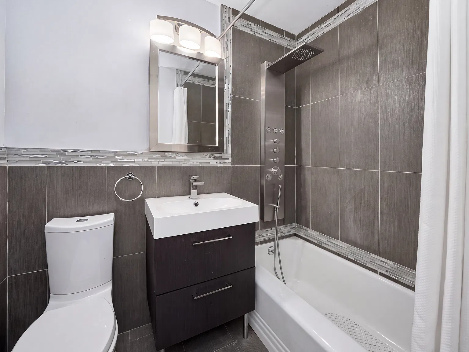315 East 72nd Street — Photo 2
