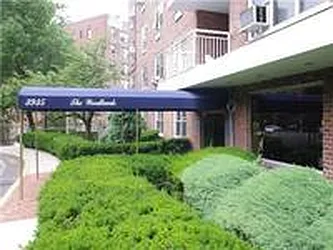 3935 Blackstone Avenue in Riverdale