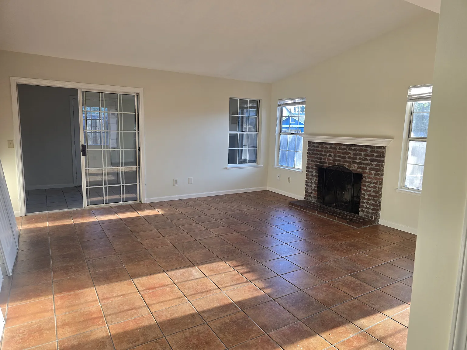 2 bed, 1154 sqft, $2,400 — Photo 3