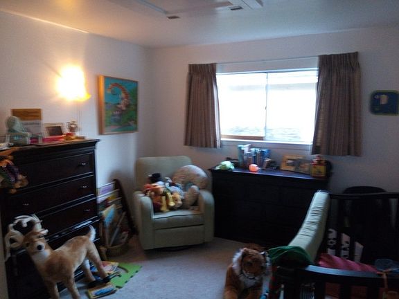 3rd image of 922 Oak Leaf Ave