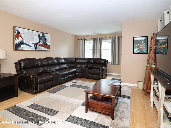4th image of 1081 Arden Ave