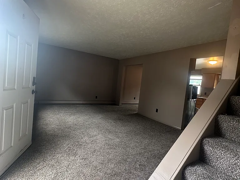 1090 Patricia Dr #1080 — Photo 3