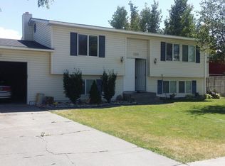 300 Hummingbird Ln, Shelley, ID 83274