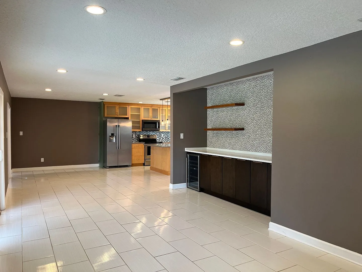 3 bed, 2.0 bath, 1517 sqft, $2,799 — Photo 3