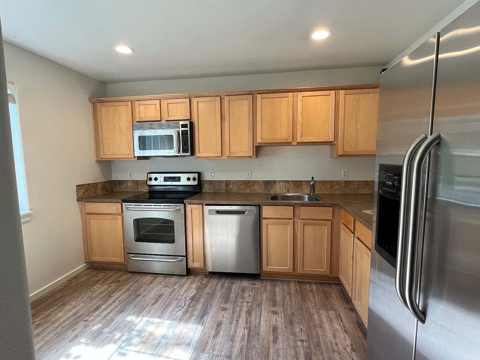 2 bed, 755 sqft, $1,875 — Photo 3