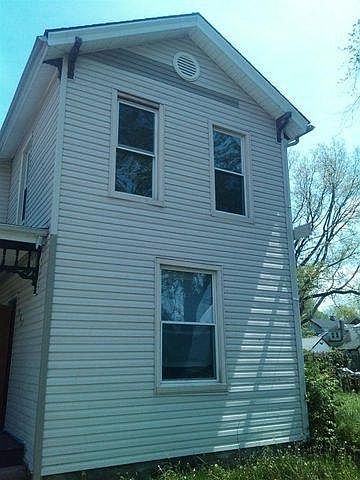 2nd image of 904 S Front St