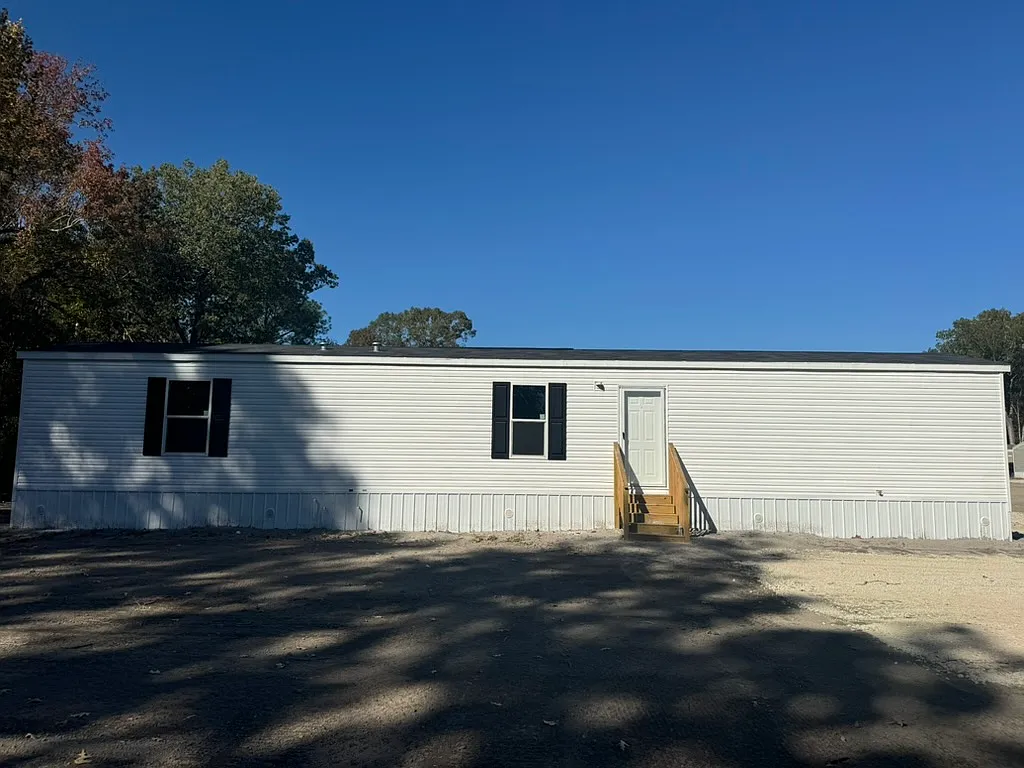 1140 Northside Rd — Photo 2