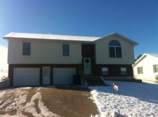 115 Cedar Park Dr, Linn, MO 65051