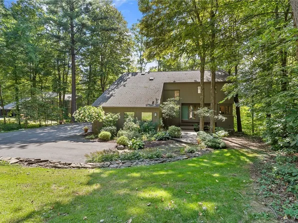 7295 Wakefield Dr, Fayetteville, NY 13066