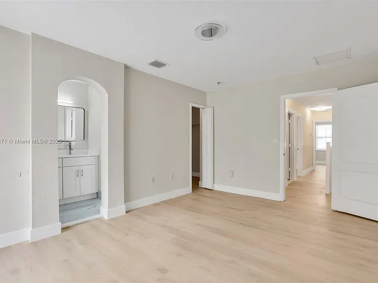 3031 SW 129th Ter — Photo 10