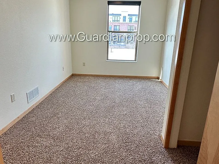811 4th St SE #312 — Photo 13