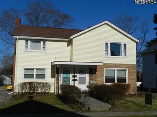 48 School St, Hubbard, OH 44425