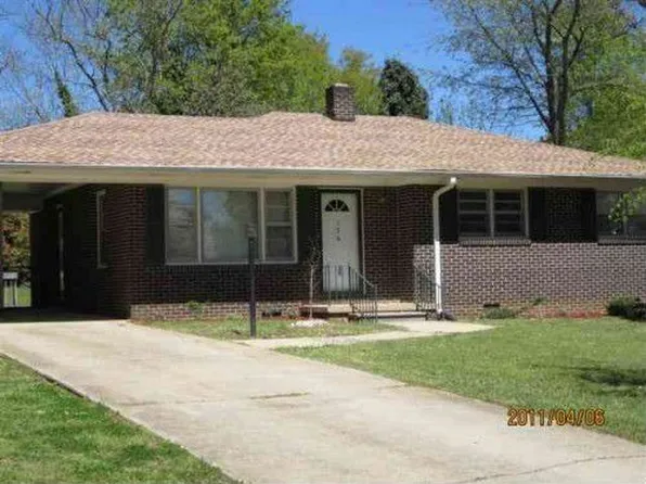 136 Continental Dr, Spartanburg, SC 29302