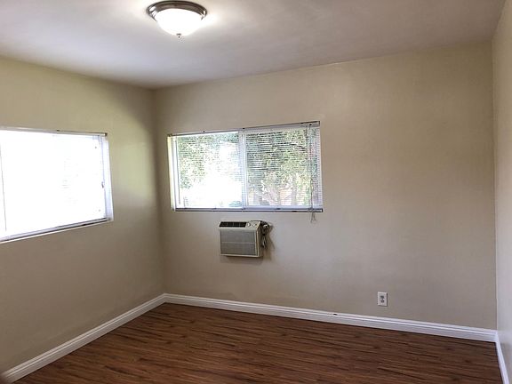 3rd image of 645 Fairview Ave APT 11