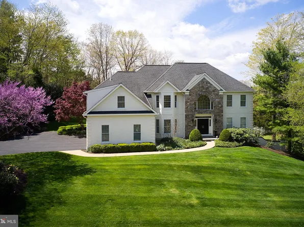 4 Kingswood Dr, New Hope, PA 18938