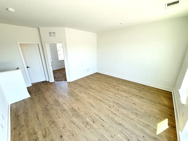 33 Lower Service Ct NW — Photo 36