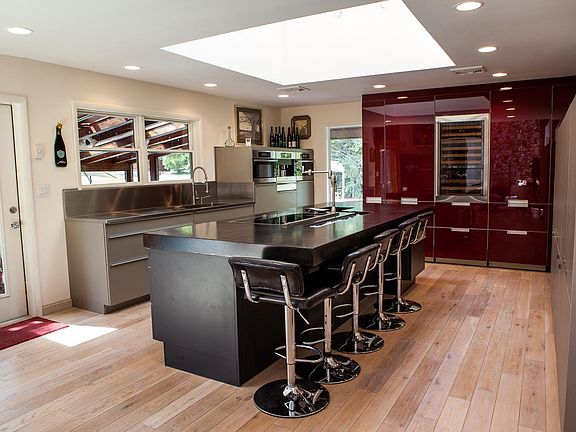 2nd image of 40 Fernwood Rd