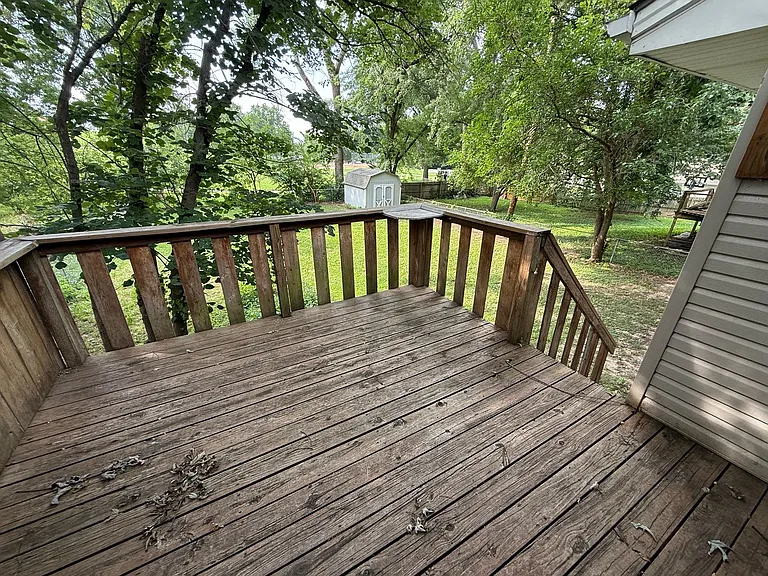 308 NE Lakeview Dr — Photo 6