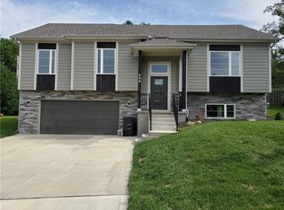 506 Fairway Rd, Belton, MO 64012