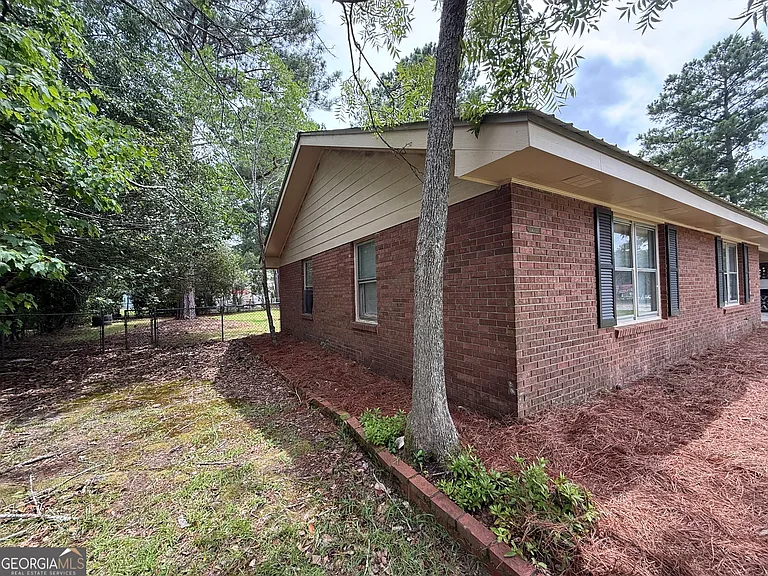 602 Hillcrest Dr — Photo 8