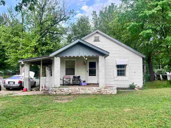 927 N 1st St, Ponca City, OK 74601