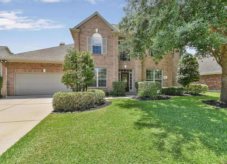 1st image of 15819 Lake Loop Dr