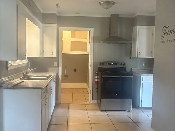 3rd image of 1526 W McDowell Rd