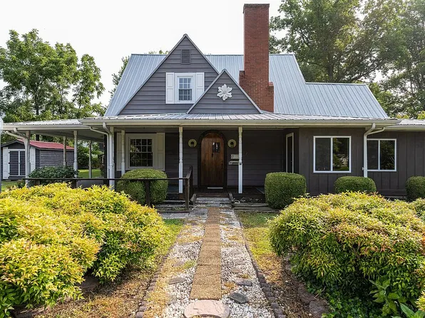 17 W 1st St S, Big Stone Gap, VA 24219