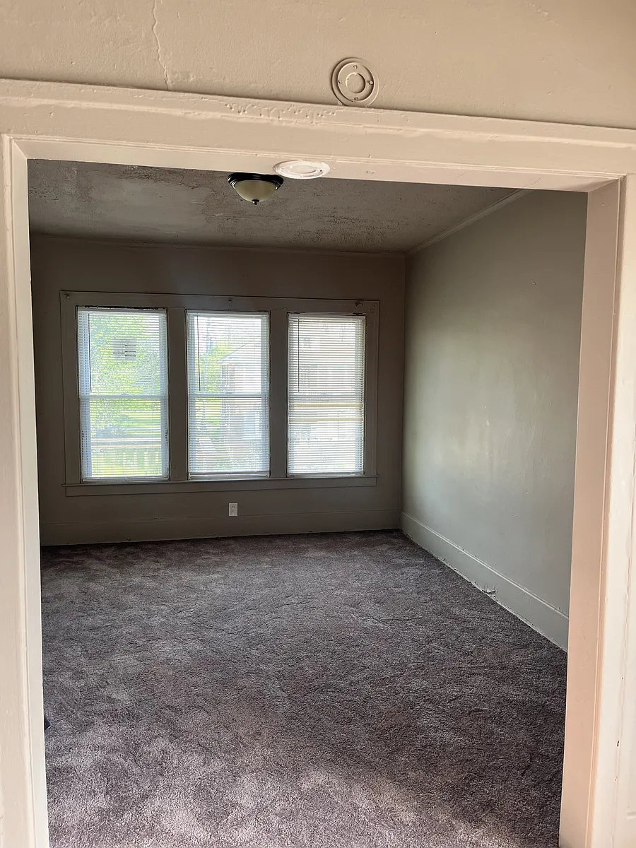 Building Photo - 1628 Gladstone St #2