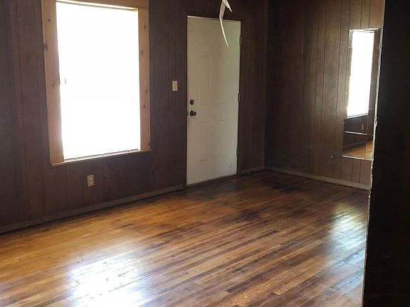 5th image of 3921 Thomas Dr