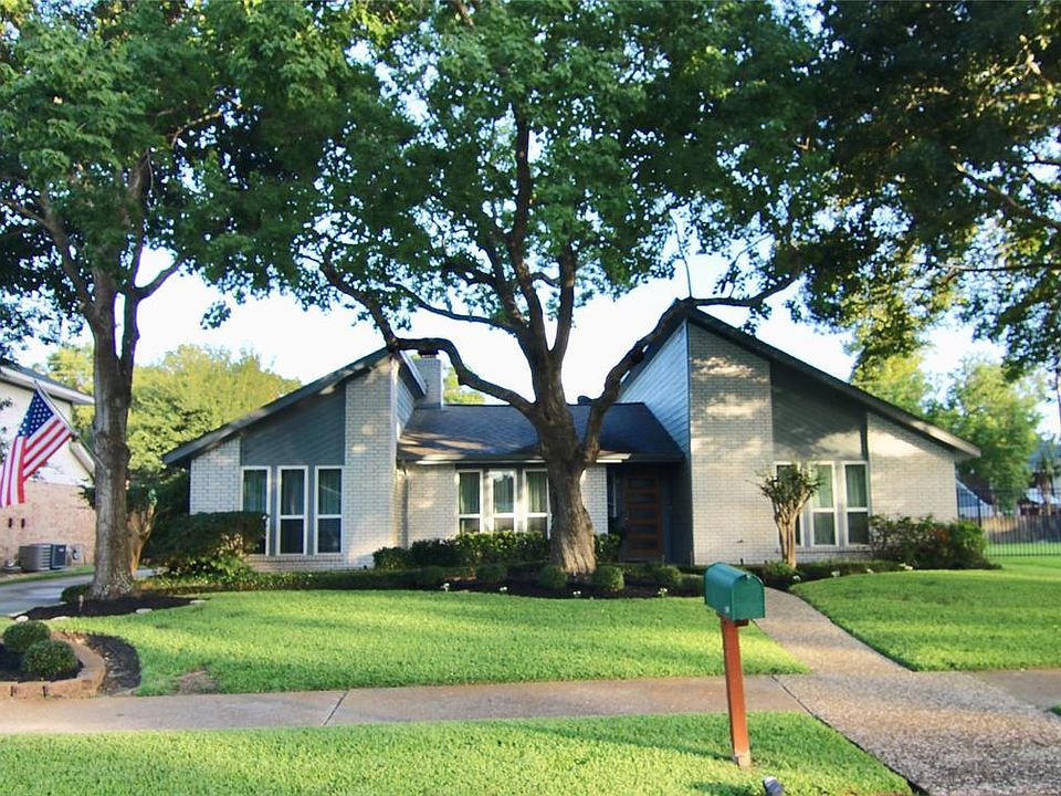 1st image of 422 Crestwood Dr