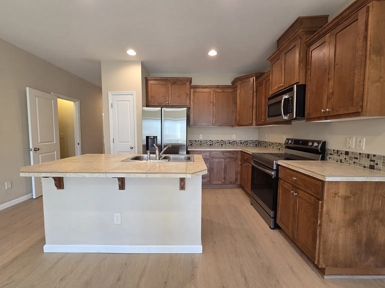 3 bed, 2.5 bath, 1497 sqft, $2,800 — Photo 4
