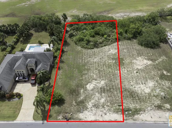 13 Country Club Dr, Pt Isabel, TX 78578
