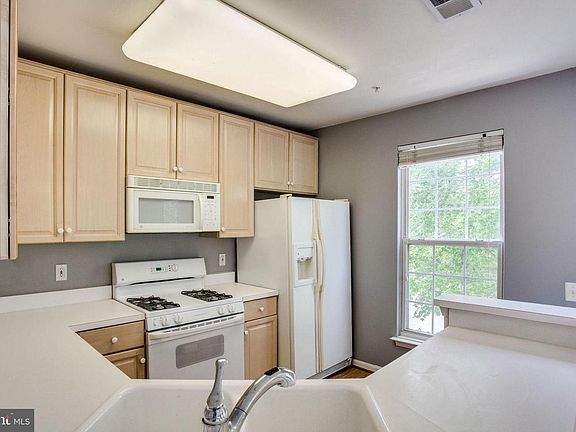 5th image of 12739 Fair Crest Ct APT 301