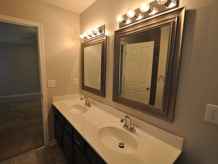 117 Tiverton Woods Dr — Photo 32