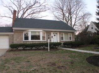22 McIntosh Ct, Malverne, NY 11565