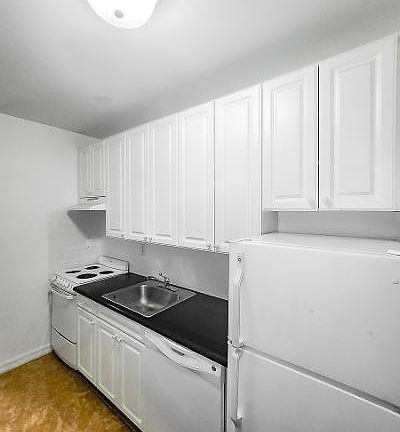 3rd image of 214 E 88th St