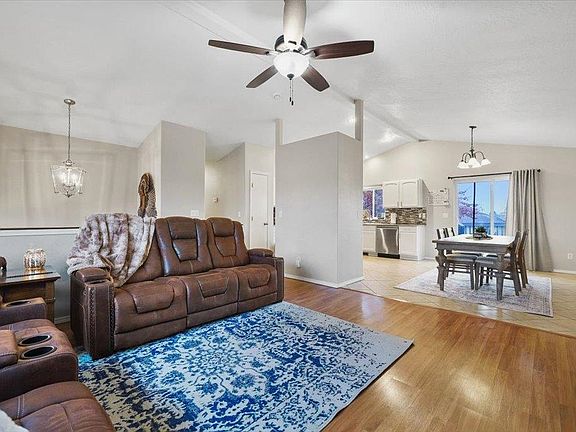 5th image of 805 E Justin Ave