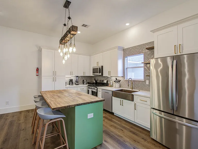 410 James St — Photo 13
