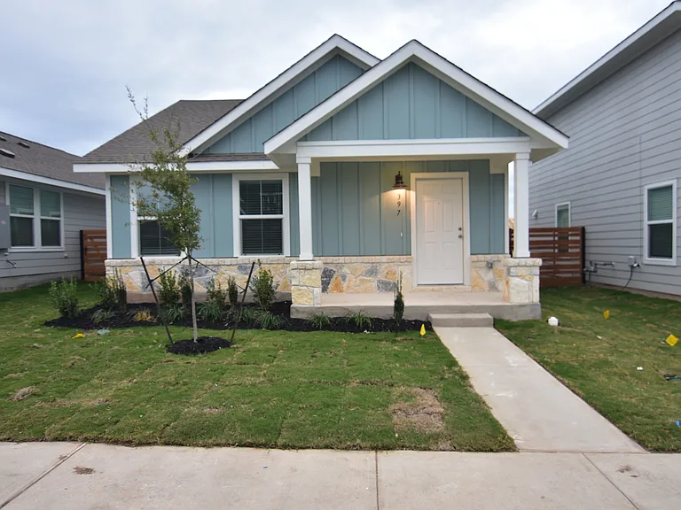 409 Keefer Ln — Photo 4