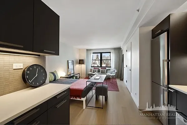 Rented by Manhattan Realty Group | media 1