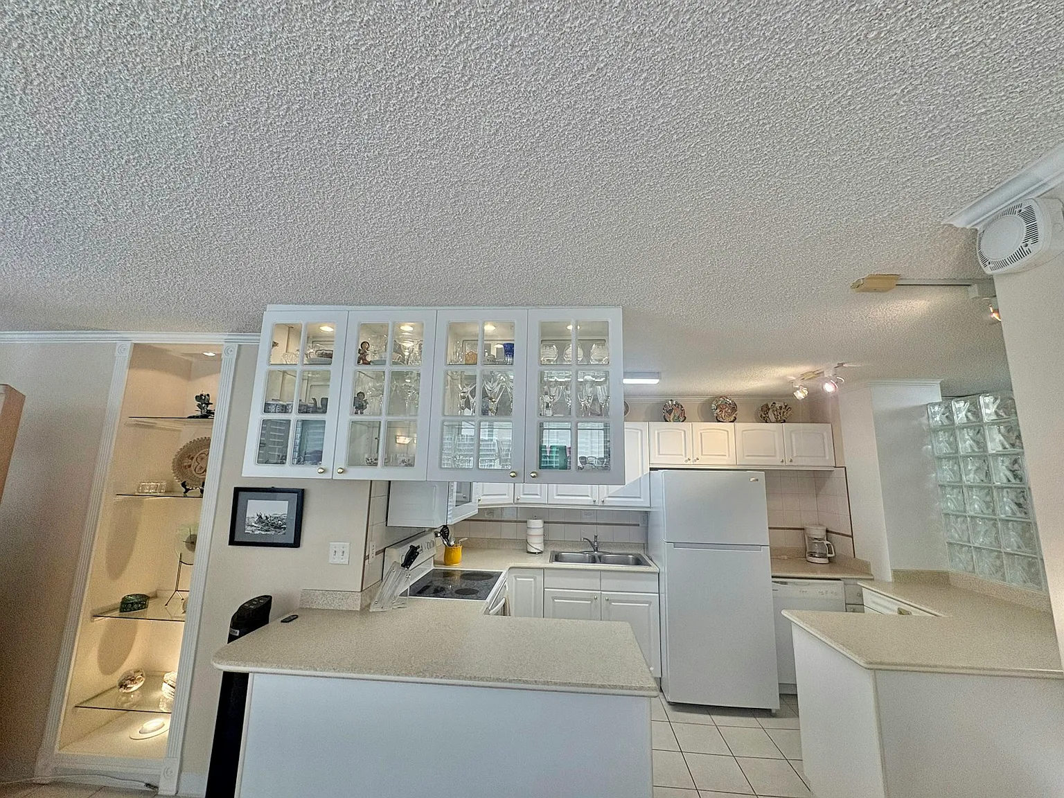 2415 Ala Wai Boulevard — Photo 2