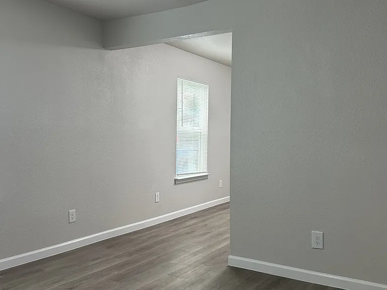 407 N Justin Ave #A — Photo 5