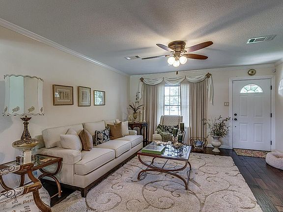 4th image of 105 Lakecrest Dr