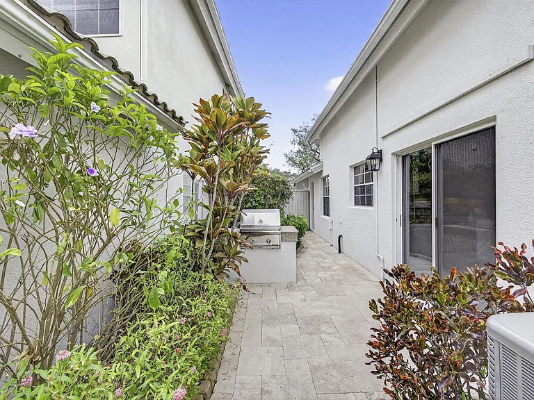 108 Eagleton Ln — Photo 43